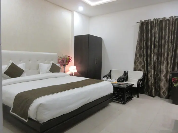 Агра: Hotel Riya Palace - Idgah Railway Station Agra
