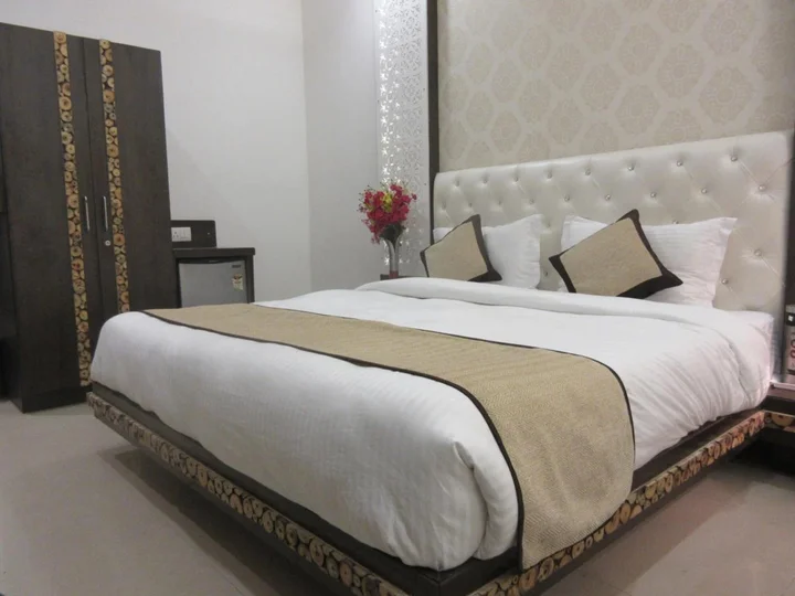Агра: Hotel Riya Palace - Idgah Railway Station Agra