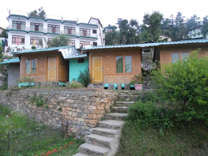 Раникхет: Sumit Hotel Kausani
