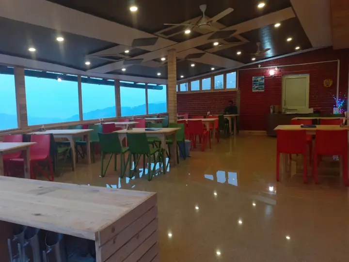 Раникхет: Sumit Hotel Kausani