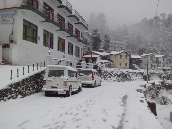 Раникхет: Sumit Hotel Kausani