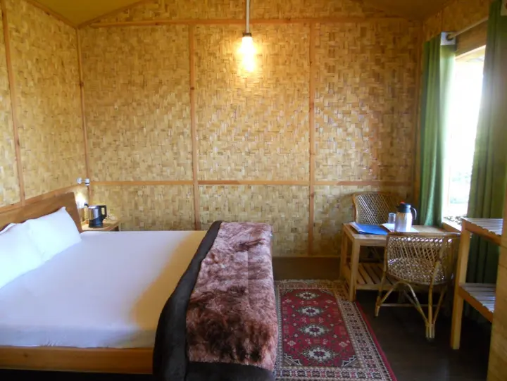 Раникхет: Sumit Hotel Kausani