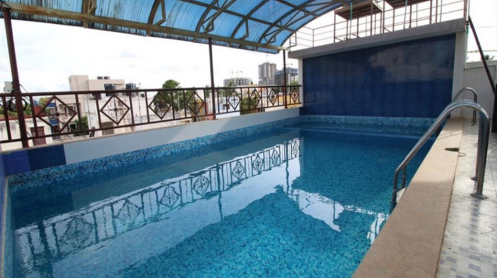 Бангалор: Pool View Residence