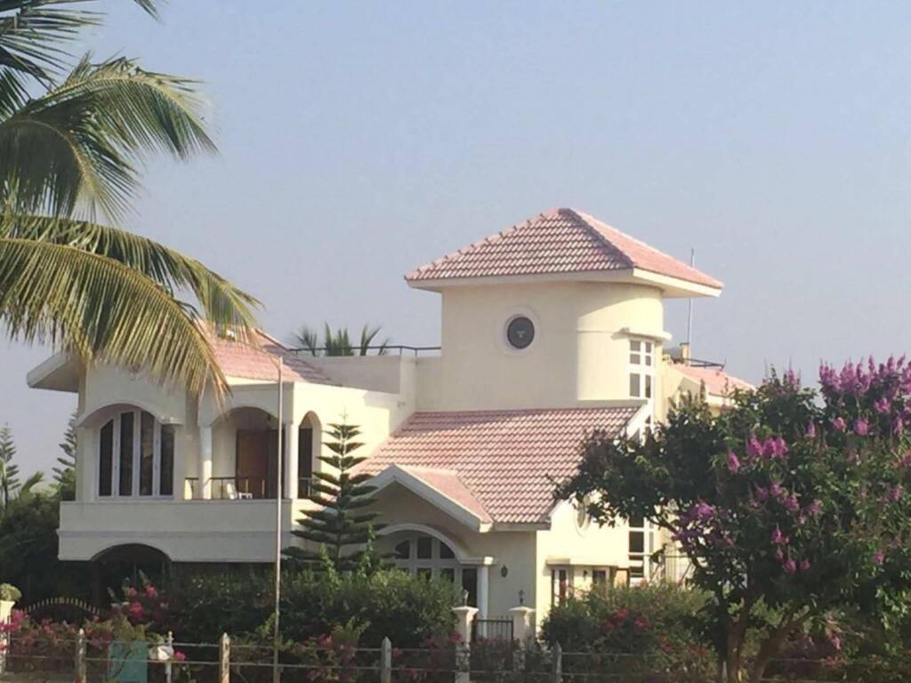 Chikkajala: Menezes Luxury Service Villa