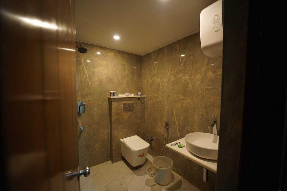 Праяградж: Hotel Saket