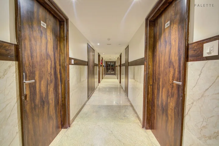 Праяградж: Hotel Saket