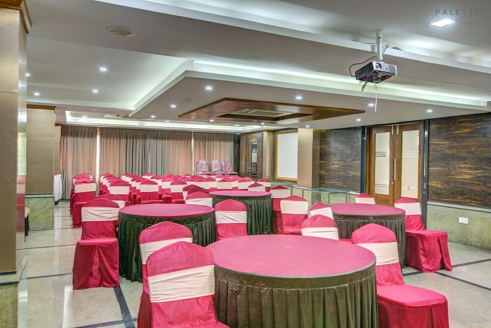 Праяградж: Hotel Saket