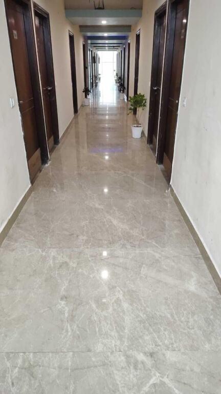 Праяградж: Hotel Saket