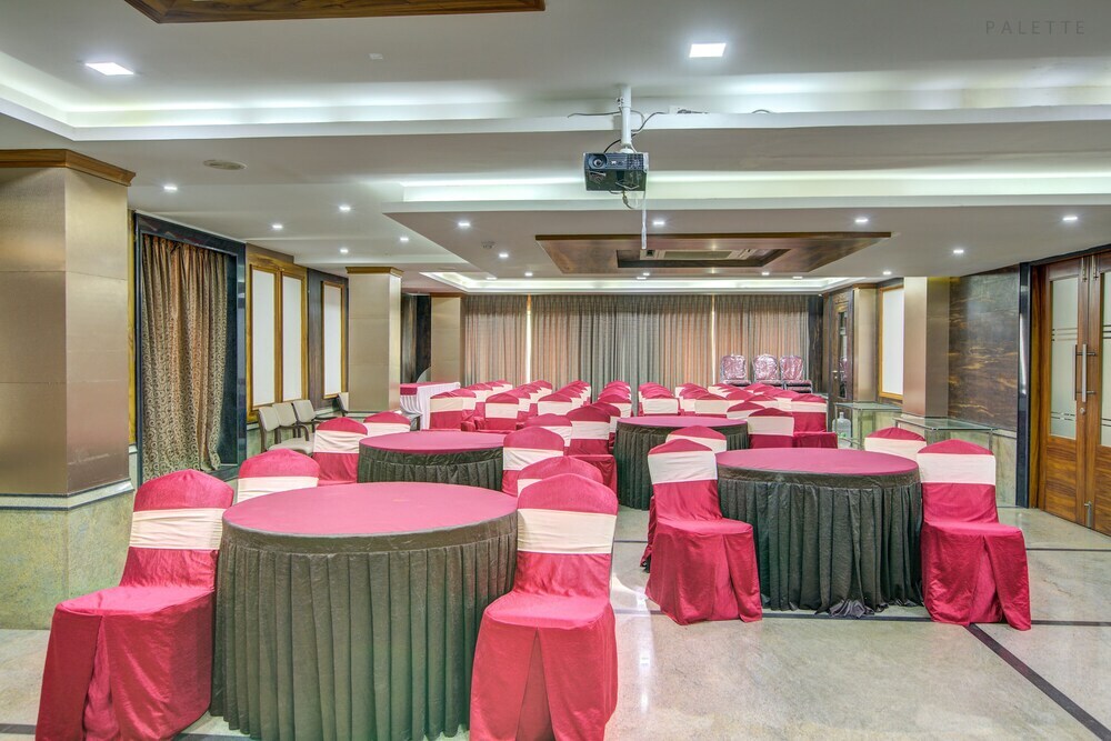 Праяградж: Hotel Saket