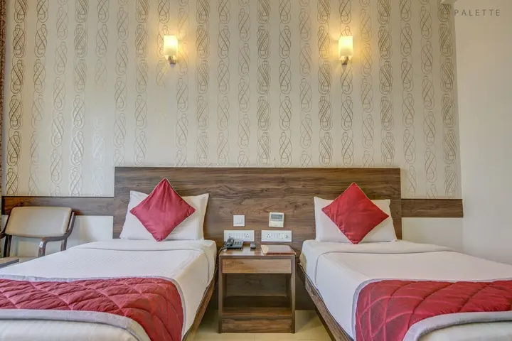 Праяградж: Hotel Saket