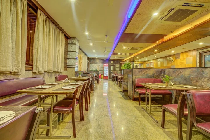 Праяградж: Hotel Saket