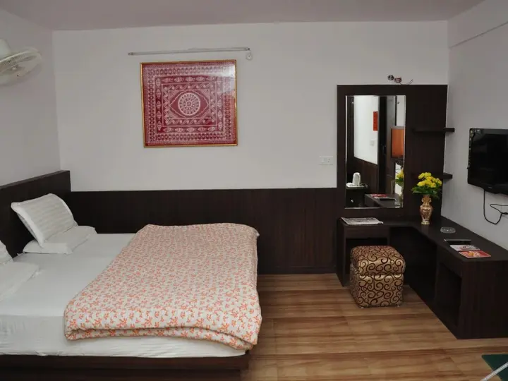 Наинитал: Hotel Travellers Paradise Naukuchiatal