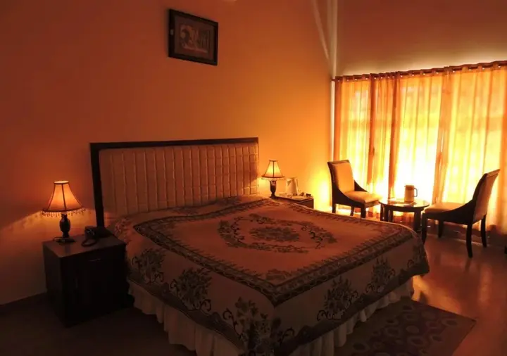 Наинитал: Hotel Travellers Paradise Naukuchiatal
