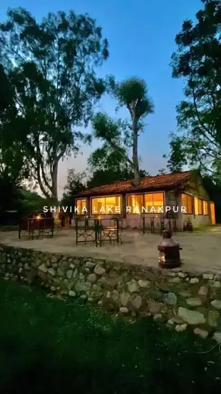 Садри: Shivika Lake Hotel