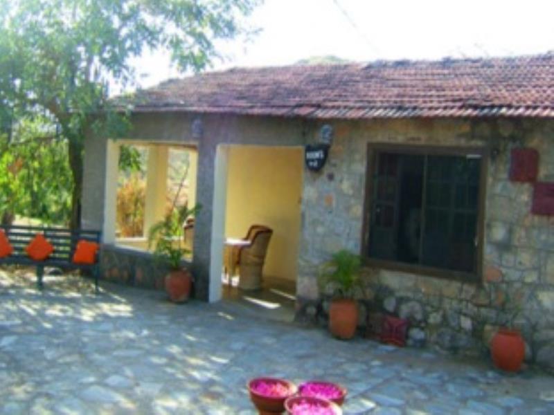 Садри: Shivika Lake Hotel