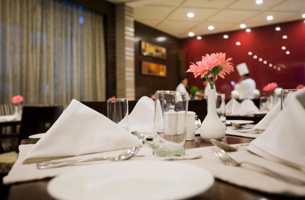 Барейлли: The Manor Bareilly Hotel