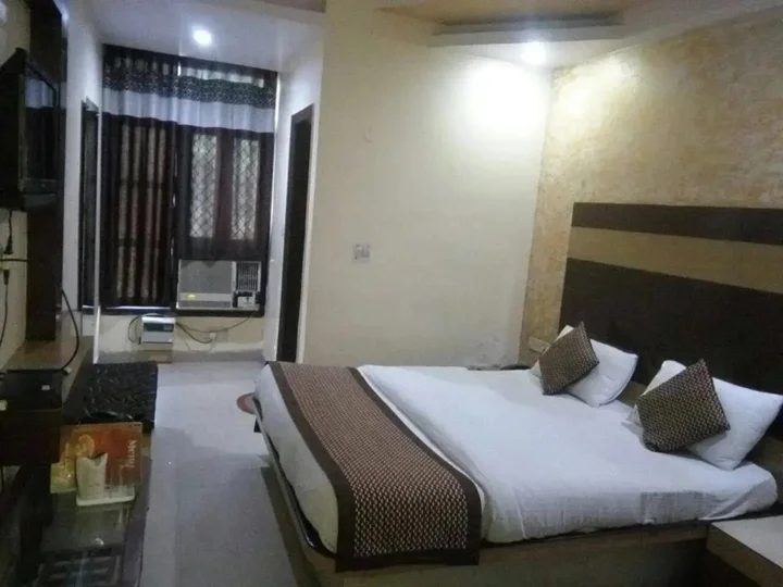 Нью-Дели: Hotel Splash