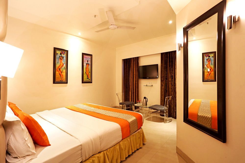 Барейлли: East Lite Hotel