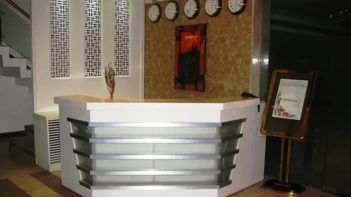 Барейлли: East Lite Hotel