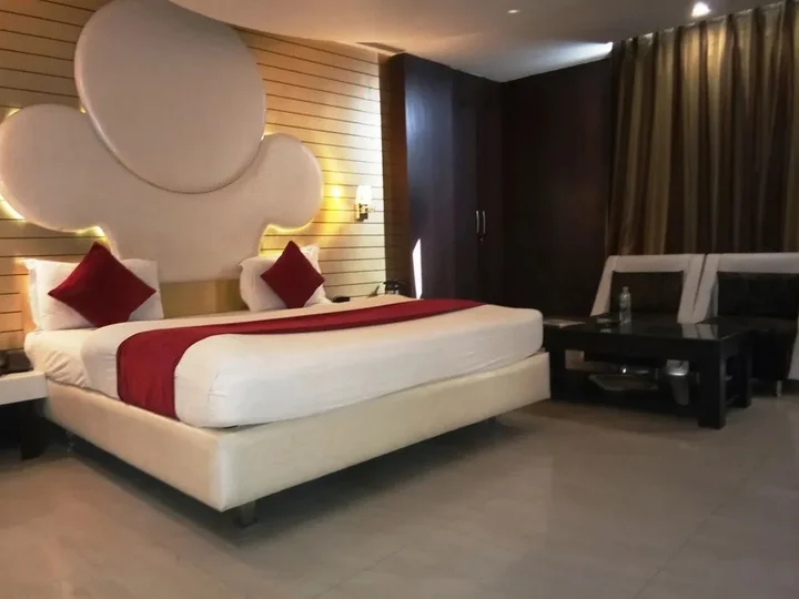 Барейлли: East Lite Hotel