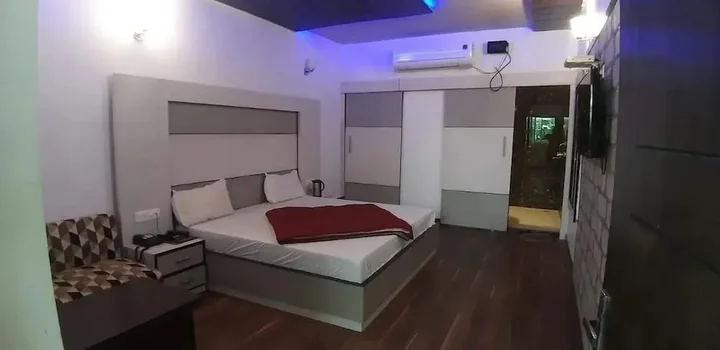 Агра: Hotel Eminent