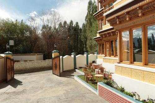 Лех: Snow View Hotel