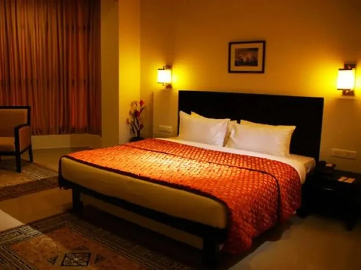 Мухамма: Hotel Excalibur
