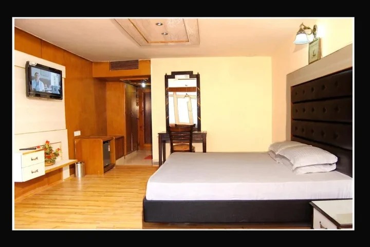 Манали: Hotel Out Town