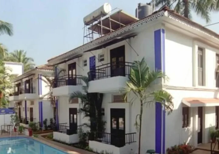 Бага: The Ronil Royale Hotel