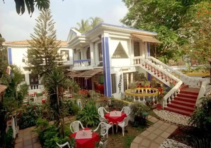 Бага: The Ronil Royale Hotel