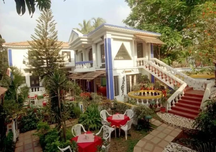 Бага: The Ronil Royale Hotel