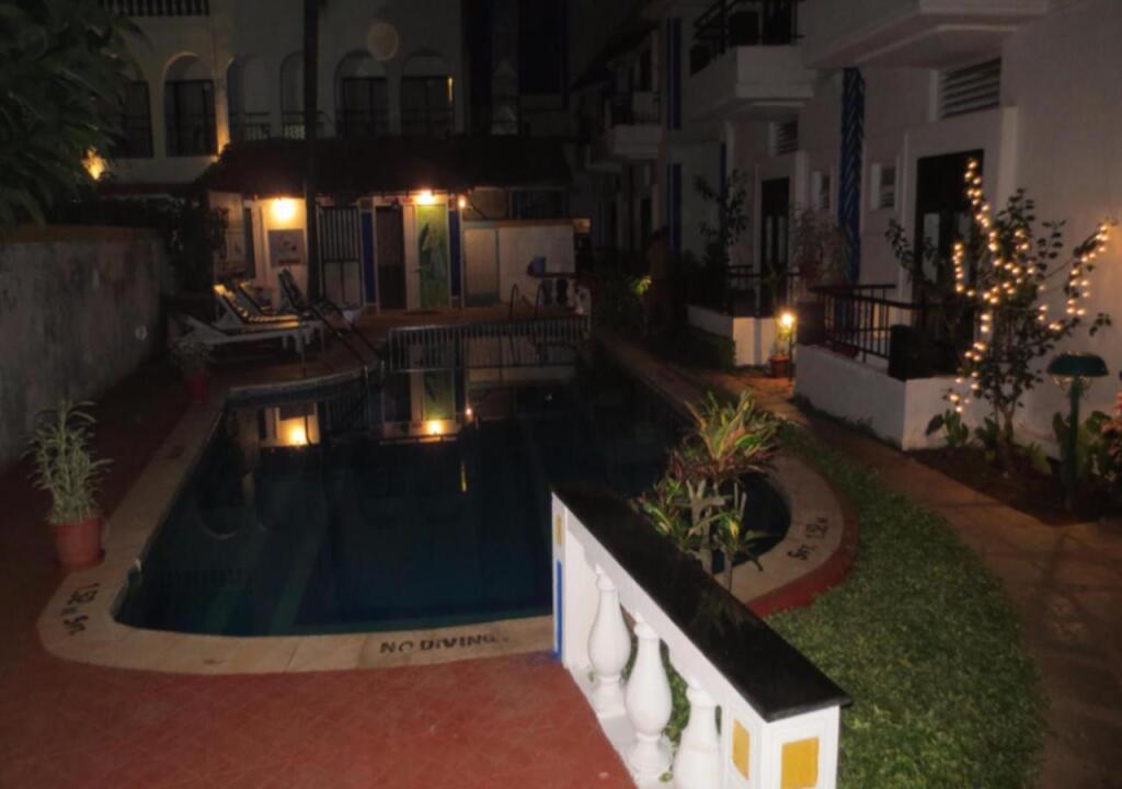 Бага: The Ronil Royale Hotel