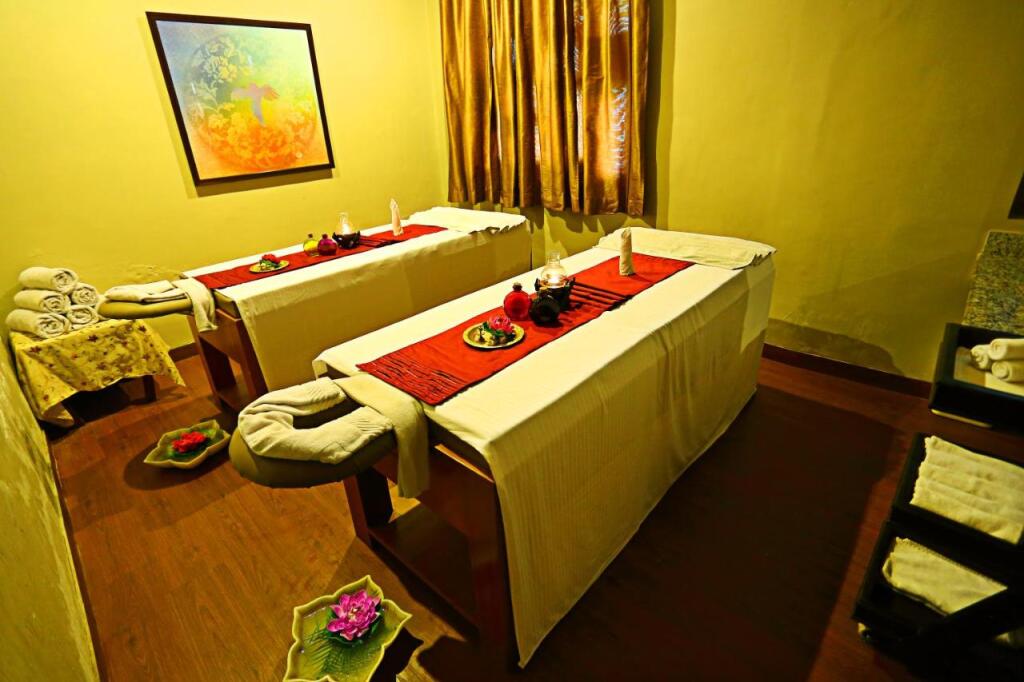 Наинитал: The Golden Tusk Resort