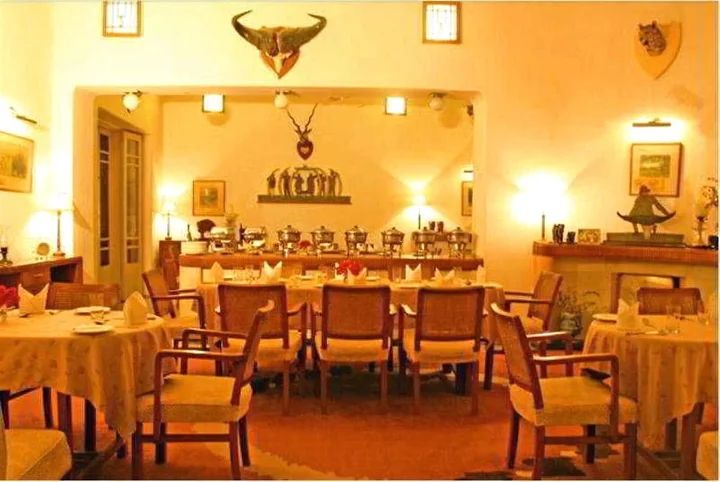 Рохет: Sardar Samand Palace