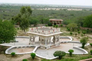 Рохет: Sardar Samand Palace