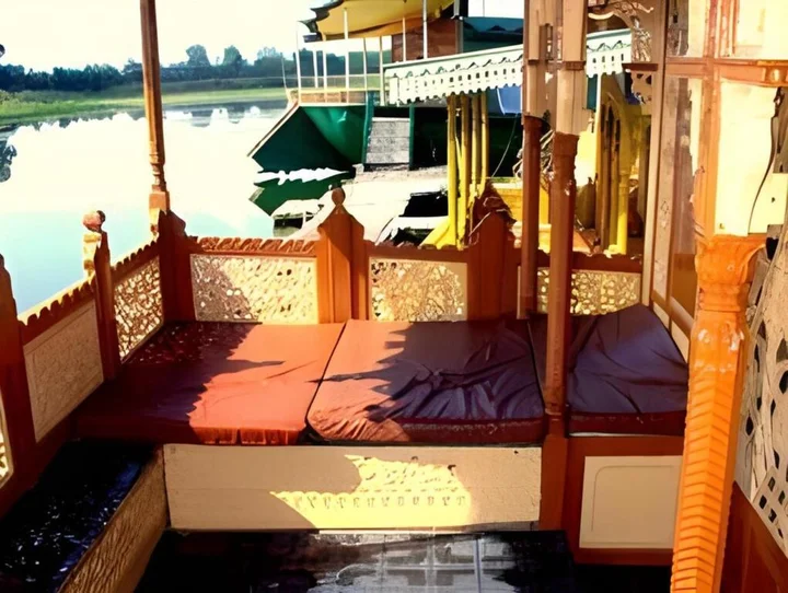 Шринагар: New Perfume Garden Group Of Houseboats