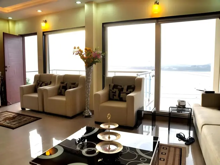 Бхопал: The Bhopal Grande Apartment