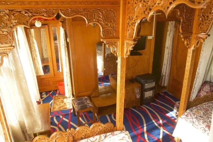 Шринагар: Houseboat Heaven Breeze