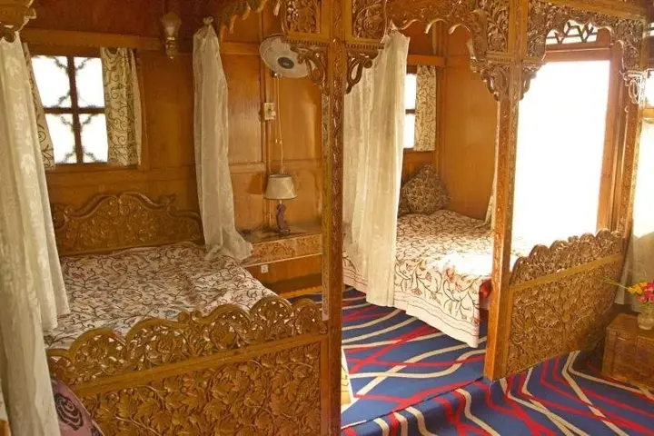 Шринагар: Houseboat Heaven Breeze