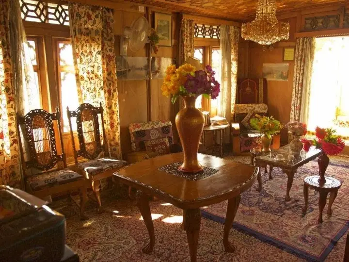 Шринагар: Houseboat Heaven Breeze