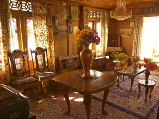 Шринагар: Houseboat Heaven Breeze