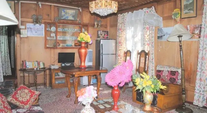 Шринагар: Houseboat Heaven Breeze