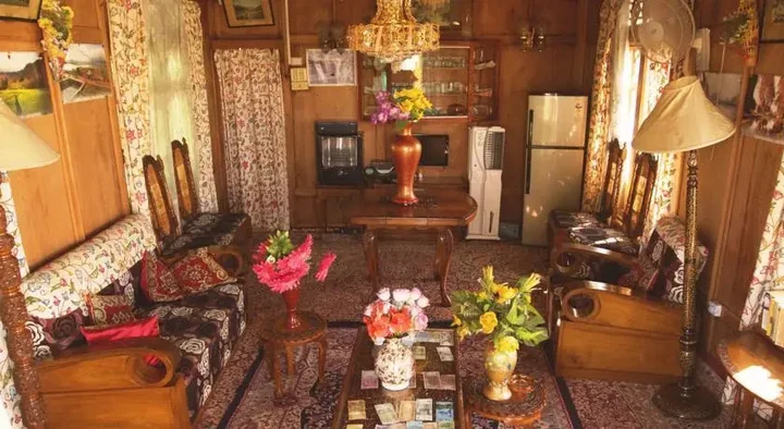 Шринагар: Houseboat Heaven Breeze