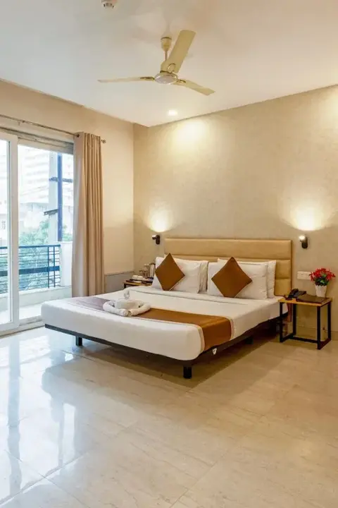 Гуруграм: Aadat Hotel Subhash Chowk Gurgaon