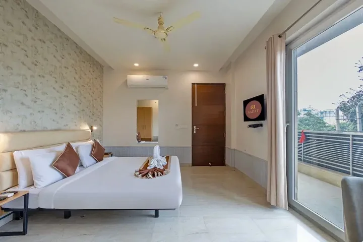 Гуруграм: Aadat Hotel Subhash Chowk Gurgaon