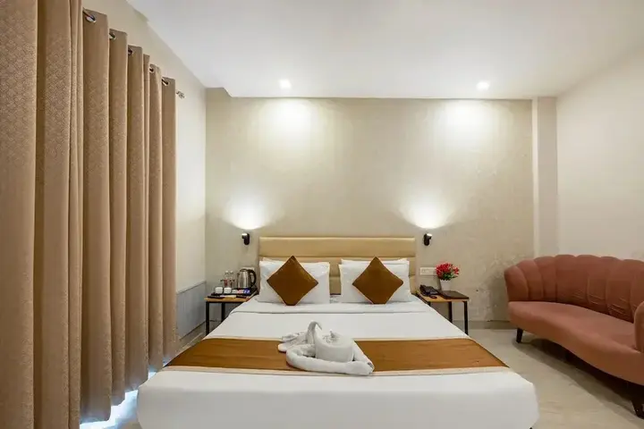 Гуруграм: Aadat Hotel Subhash Chowk Gurgaon