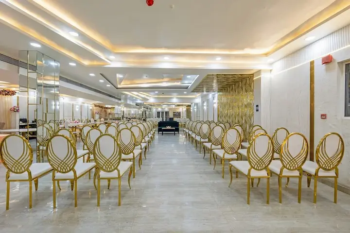 Гуруграм: Aadat Hotel Subhash Chowk Gurgaon