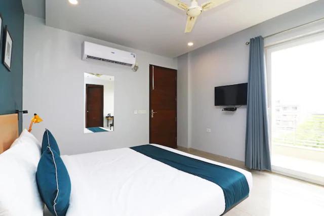Гуруграм: Aadat Hotel Subhash Chowk Gurgaon