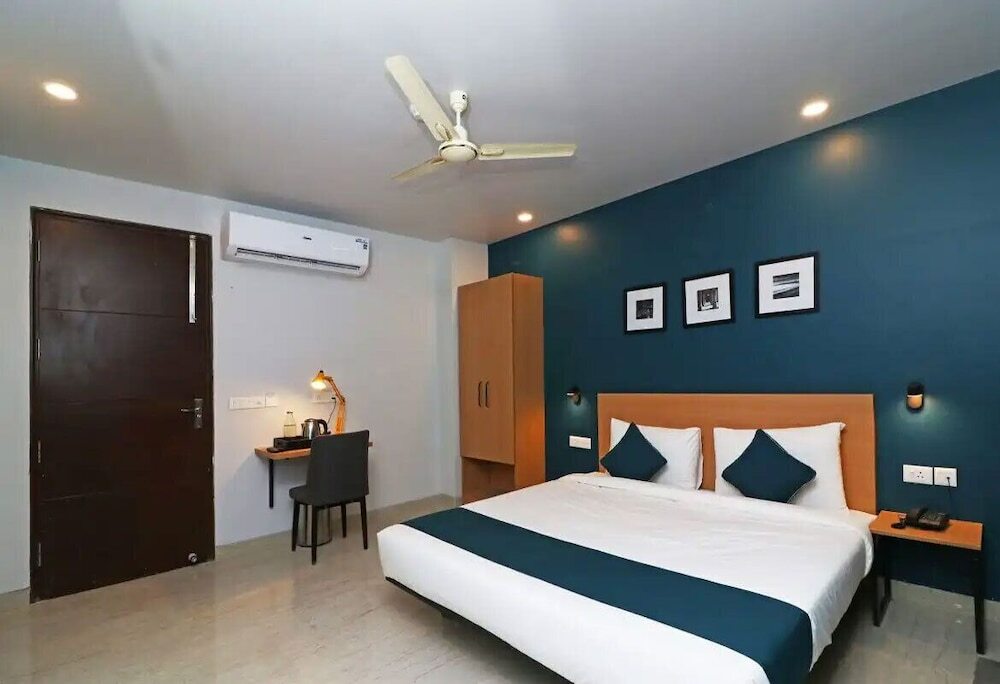 Гуруграм: Aadat Hotel Subhash Chowk Gurgaon