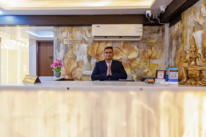 Гуруграм: Aadat Hotel Subhash Chowk Gurgaon